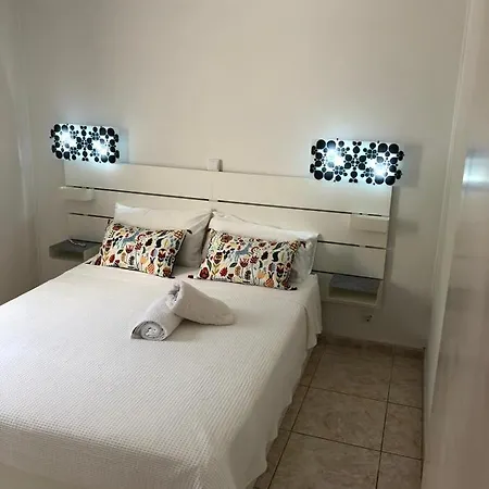 Apartment Sunny Near The Beach With Wifi, Balcony And Pool