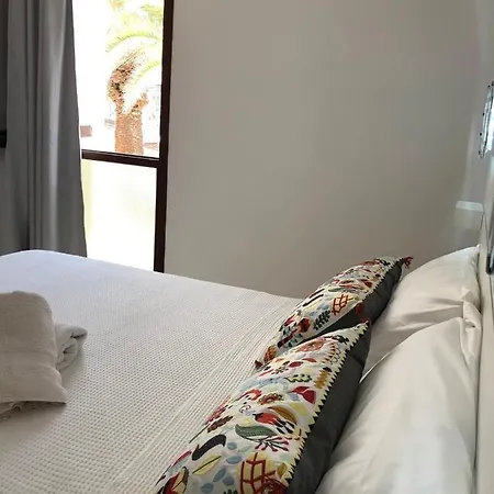 Sunny Near The Beach With Wifi, Balcony And Pool *